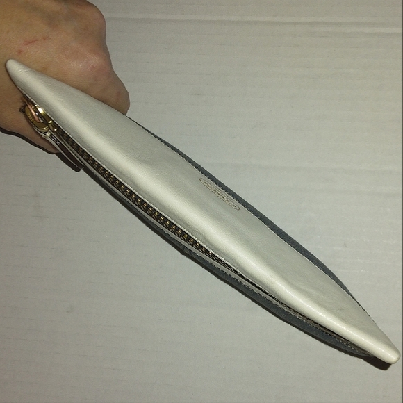 ~Vintage & Rare~COACH "Josie" Large Zip Top Clutch Wristlet & Flower Fob - Picture 12 of 16